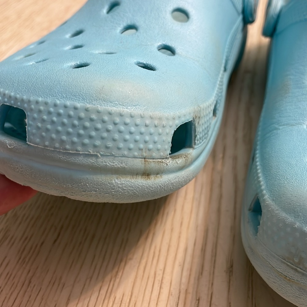 Crocs Classic Clog Shoes (Cyan Blue). - Picture 3 of 12
